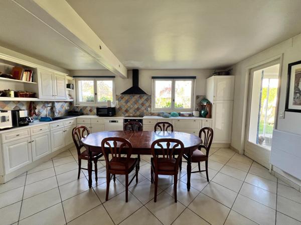 Vaste maison de 250 m² sur un terrain de 1000 m²