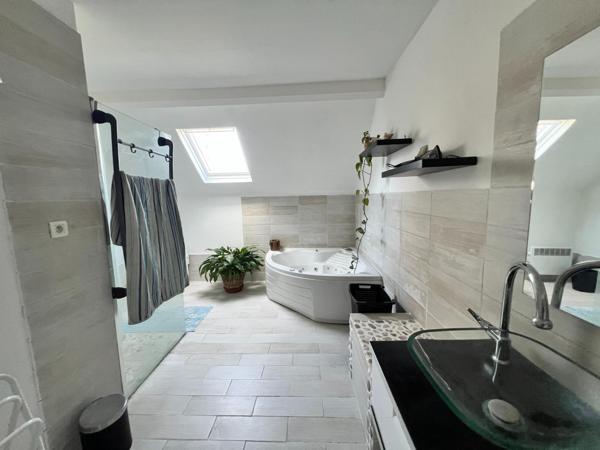 Vaste maison de 250 m² sur un terrain de 1000 m²