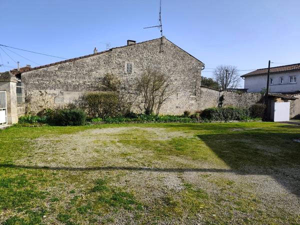 Maison à vendre 8 pièces HIERSAC (16)