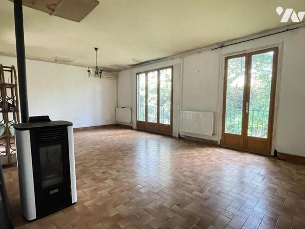 MAISON R+1 AVEC GARAGE ET TERRAIN A RENOVER