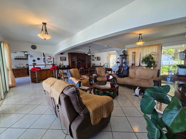 🔹 OPPORTUNITÉ INVESTISSEUR – VUE PANORAMIQUE EXCEPTIONNELLE – SAINT-GILLES-LES-BAINS 🔹