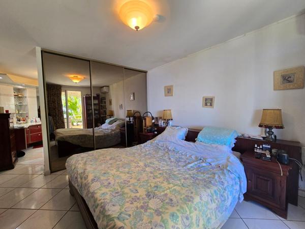 🔹 OPPORTUNITÉ INVESTISSEUR – VUE PANORAMIQUE EXCEPTIONNELLE – SAINT-GILLES-LES-BAINS 🔹