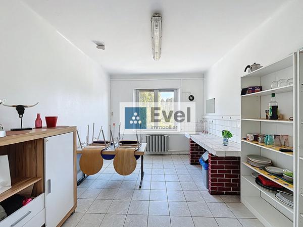 À LOUER  Spacieux local professionnel de 204 m² Route de Carling, Saint-Avold