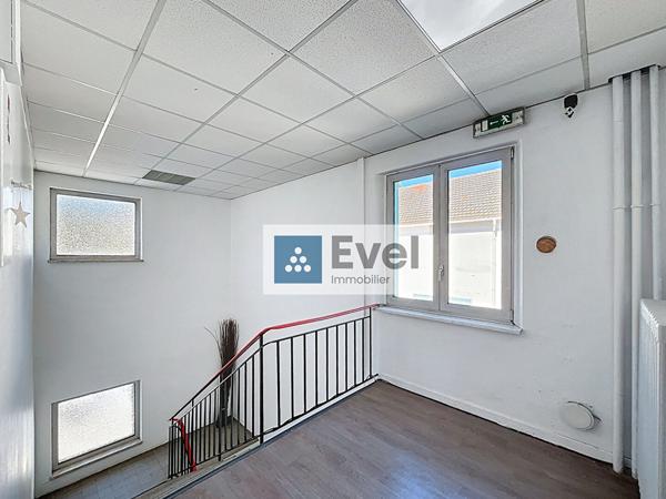 À LOUER  Spacieux local professionnel de 204 m² Route de Carling, Saint-Avold