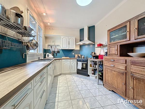 Maison COMMER de 140 m², cinq chambres.