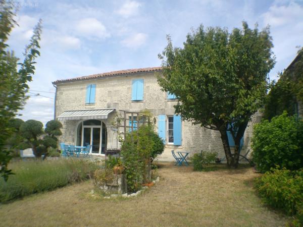 SEGONZAC A Vendre Maison en Pierre
