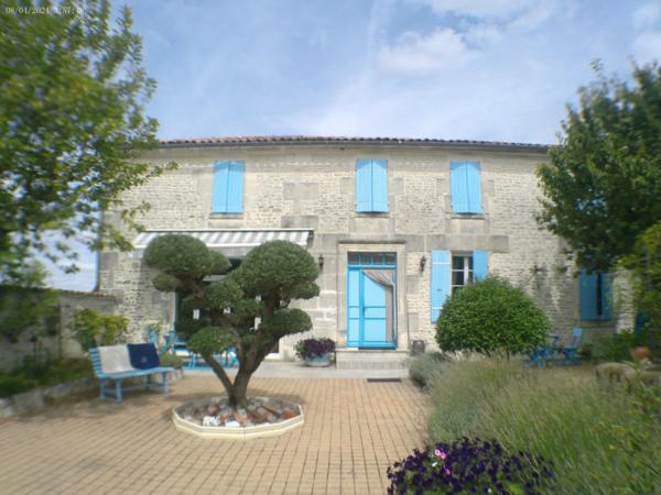 SEGONZAC A Vendre Maison en Pierre