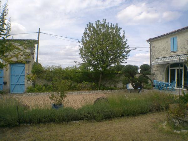 SEGONZAC A Vendre Maison en Pierre