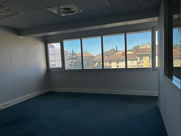 Bureaux à louer à Bordeaux lumineux et aménagés