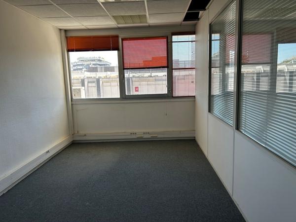 Bureaux à louer à Bordeaux lumineux et aménagés