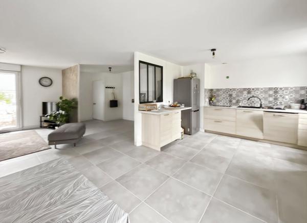 La Trinité-Surzur (56190) Maison de plain-pied rénovée - 4 pièces - 90m2 - Terrain 850m2