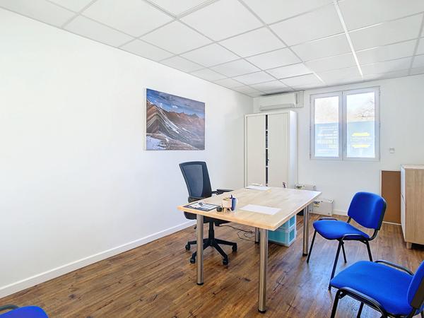 LOCAL COMMERCIAL- LOUÉ Muret 7 pièce(s) 149.75 m2