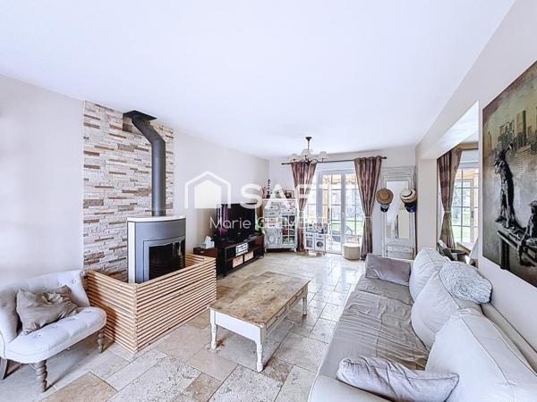 Charmante maison mitoyenne d'un coté avec 4 chambres, garage, terrain de 409 m2