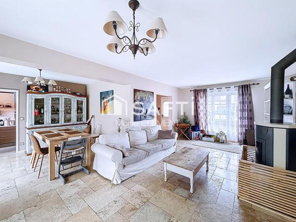 Charmante maison mitoyenne d'un coté avec 4 chambres, garage, terrain de 409 m2