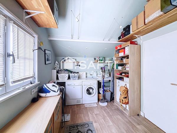 Charmante maison mitoyenne d'un coté avec 4 chambres, garage, terrain de 409 m2