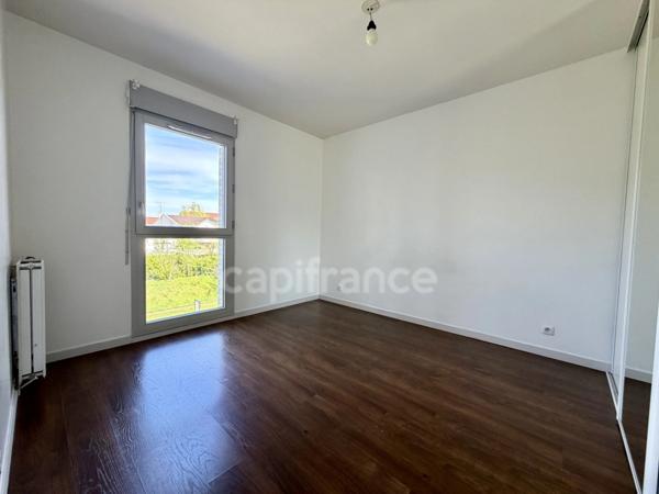 À vendre – Appartement 2 pièces dernier étage avec balcon, parking et prestations impeccables – Cergy