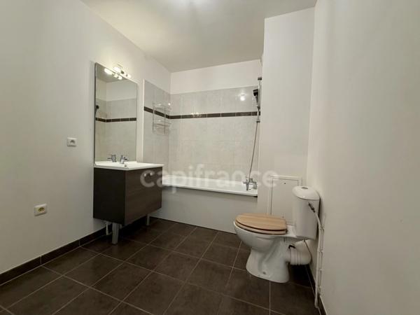 À vendre – Appartement 2 pièces dernier étage avec balcon, parking et prestations impeccables – Cergy