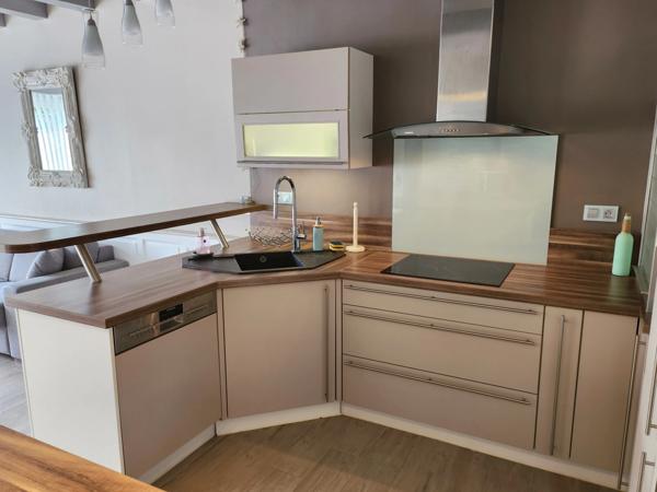 LOCATION MAISON MEUBLEE - GARAGE - TERRASSE - PROCHE TOUTES COMMODITES