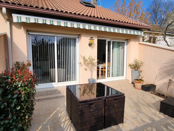 LOCATION MAISON MEUBLEE - GARAGE - TERRASSE - PROCHE TOUTES COMMODITES