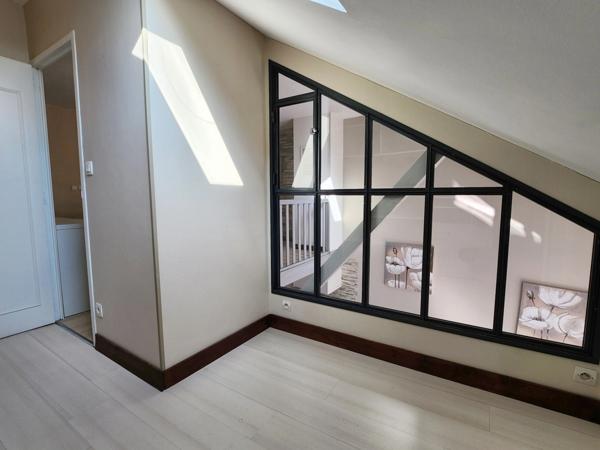 LOCATION MAISON MEUBLEE - GARAGE - TERRASSE - PROCHE TOUTES COMMODITES