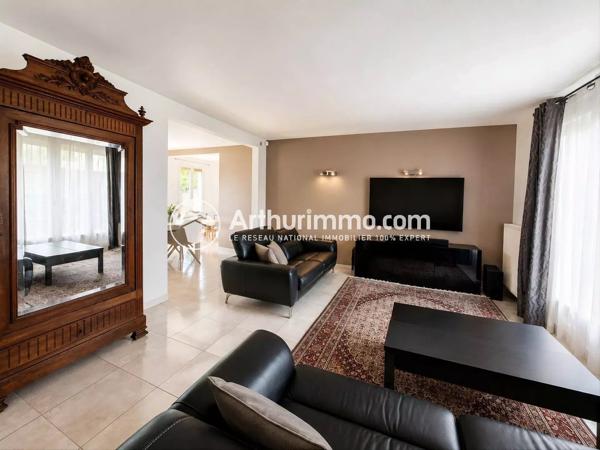Location                                                      Maison
                        
                     7 pièces                      184 m2                     à Saint-Germain-Lès-Corbeil