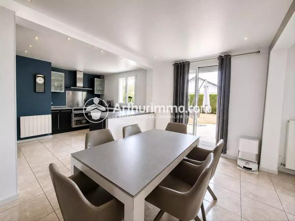 Location                                                      Maison
                        
                     7 pièces                      184 m2                     à Saint-Germain-Lès-Corbeil