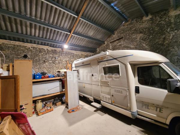 Maison charentaise LA BROUSSE proche Matha (17)