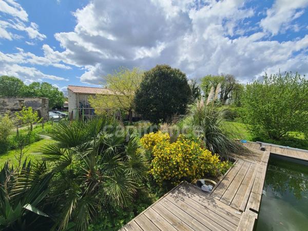 Maison charentaise LA BROUSSE proche Matha (17)