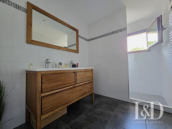 NOUVEAUTE - Bouscat centre -  Elégante contemporaine en pierre avec jardin et garage