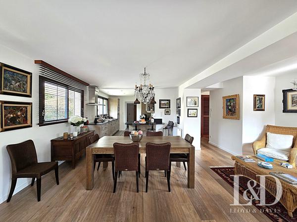 NOUVEAUTE - Bouscat centre -  Elégante contemporaine en pierre avec jardin et garage