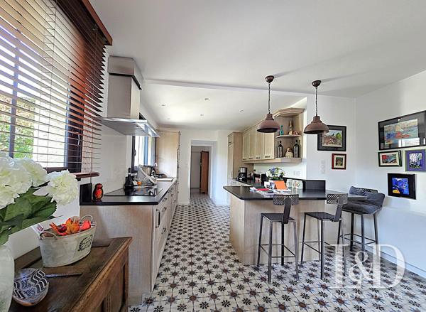 NOUVEAUTE - Bouscat centre -  Elégante contemporaine en pierre avec jardin et garage