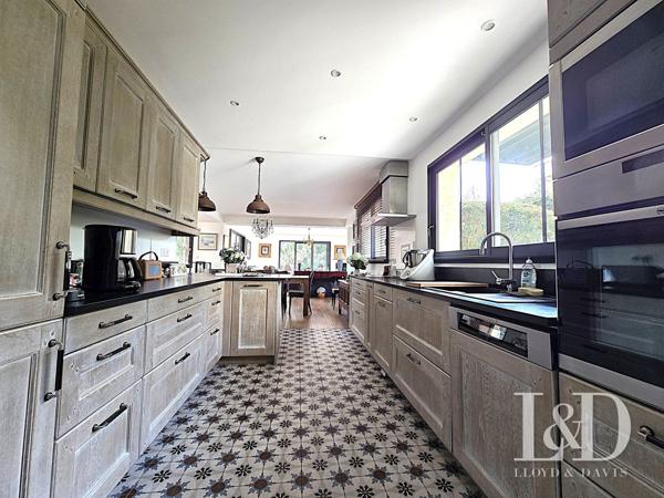 NOUVEAUTE - Bouscat centre -  Elégante contemporaine en pierre avec jardin et garage