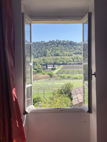 Ansouis (84240) Charme et authenticité pour ce mas provençal avec dépendances sur 54.000m² de terres agricoles