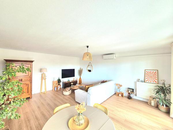 BRUGES- Grand deux pièces - 65.m2 - 1 chambre - Etat impeccable - Terrasse - Parking