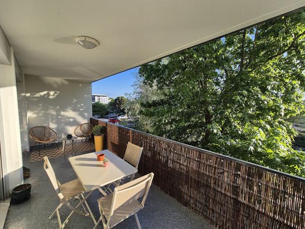 BRUGES- Grand deux pièces - 65.m2 - 1 chambre - Etat impeccable - Terrasse - Parking