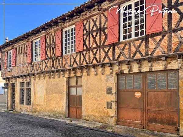 Bâtisse de caractère à colombages – 420 m² – terrain 1 350 m² – cœur de bastide MASSEUBE