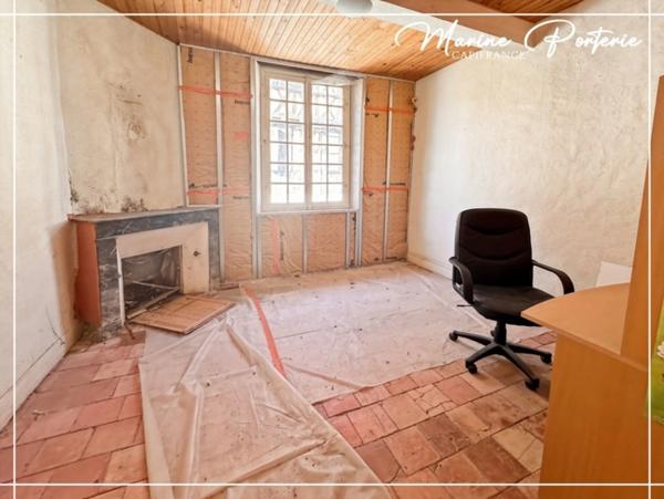 Bâtisse de caractère à colombages – 420 m² – terrain 1 350 m² – cœur de bastide MASSEUBE