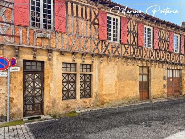 Bâtisse de caractère à colombages – 420 m² – terrain 1 350 m² – cœur de bastide MASSEUBE