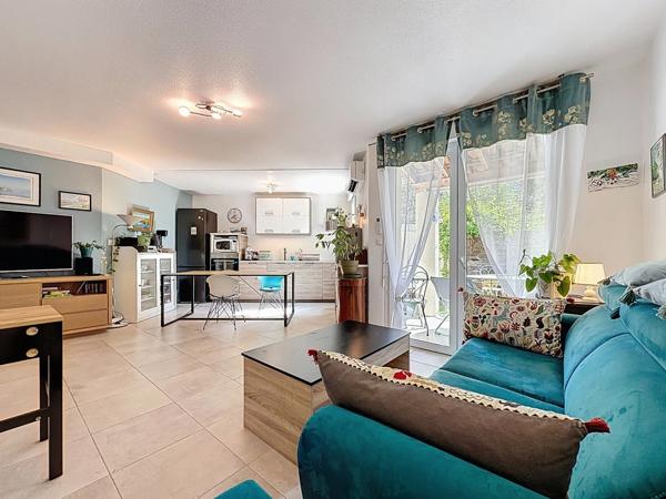 SAINT JEAN DE VEDAS (34) - Appartement T2 - 52,20 m2 - Rez de jardin avec terrasse couverte et jardinet - Climatisé - Parking