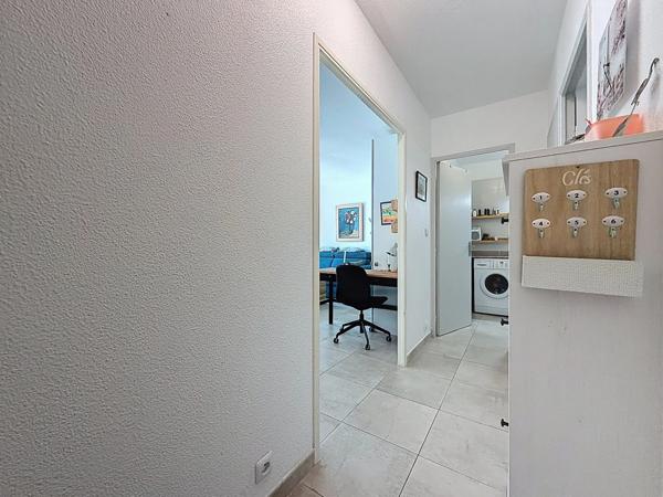 SAINT JEAN DE VEDAS (34) - Appartement T2 - 52,20 m2 - Rez de jardin avec terrasse couverte et jardinet - Climatisé - Parking