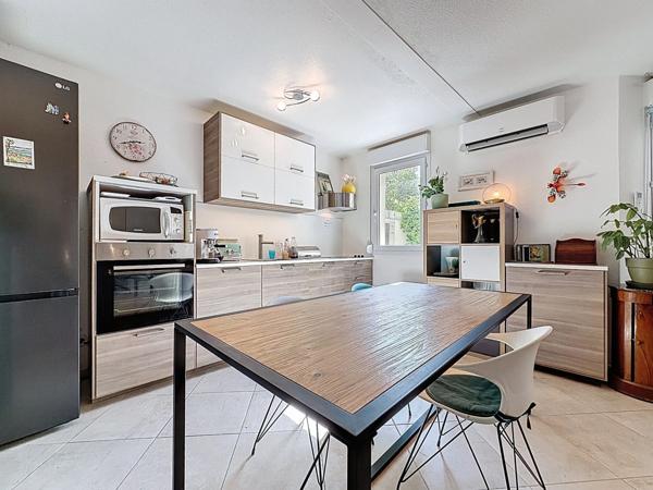 SAINT JEAN DE VEDAS (34) - Appartement T2 - 52,20 m2 - Rez de jardin avec terrasse couverte et jardinet - Climatisé - Parking