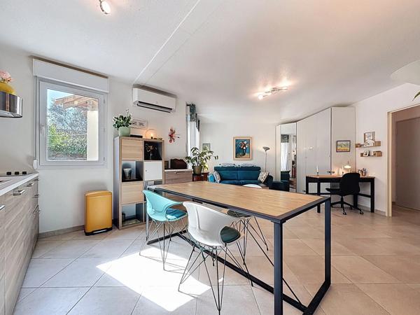 SAINT JEAN DE VEDAS (34) - Appartement T2 - 52,20 m2 - Rez de jardin avec terrasse couverte et jardinet - Climatisé - Parking