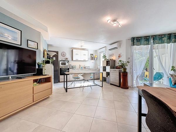 SAINT JEAN DE VEDAS (34) - Appartement T2 - 52,20 m2 - Rez de jardin avec terrasse couverte et jardinet - Climatisé - Parking