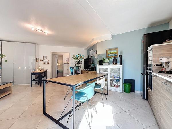 SAINT JEAN DE VEDAS (34) - Appartement T2 - 52,20 m2 - Rez de jardin avec terrasse couverte et jardinet - Climatisé - Parking