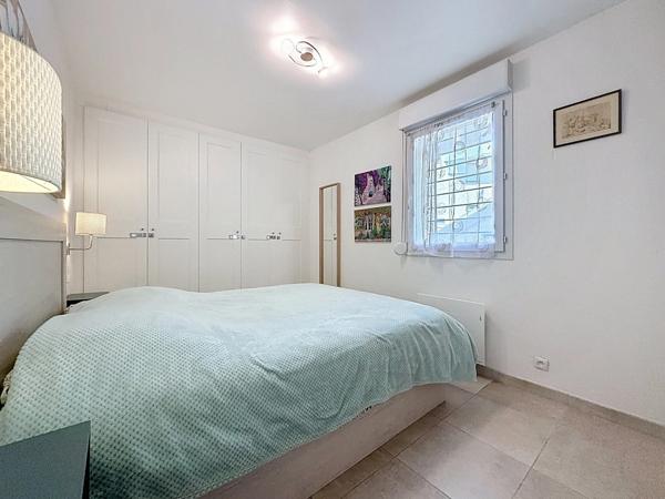 SAINT JEAN DE VEDAS (34) - Appartement T2 - 52,20 m2 - Rez de jardin avec terrasse couverte et jardinet - Climatisé - Parking