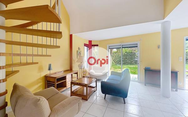 Maison à louer    5 pièces • 150 m2 Questembert