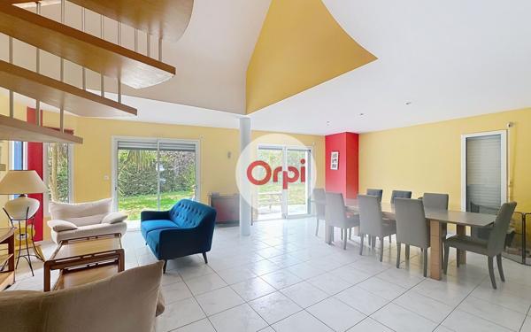 Maison à louer    5 pièces • 150 m2 Questembert