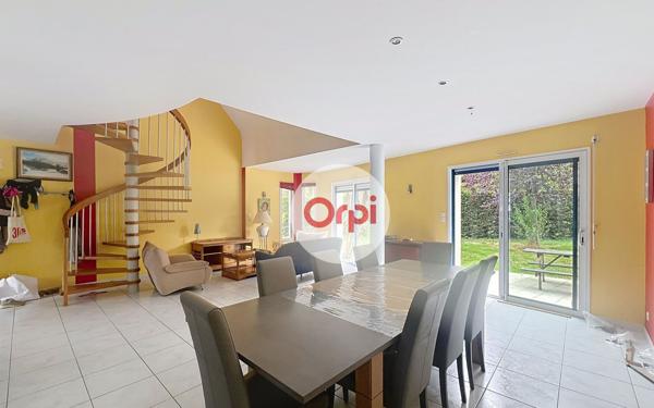 Maison à louer    5 pièces • 150 m2 Questembert