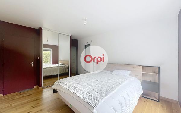 Maison à louer    5 pièces • 150 m2 Questembert