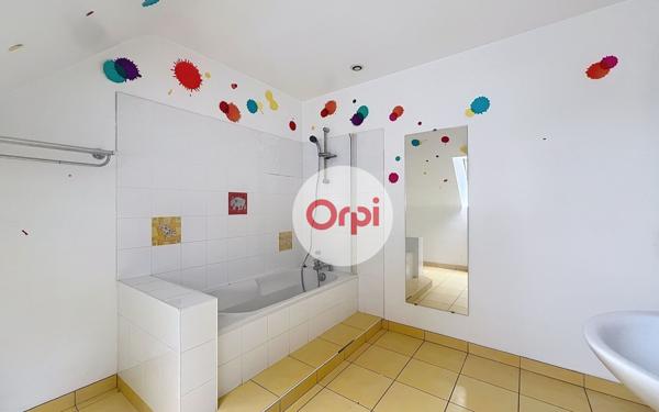 Maison à louer    5 pièces • 150 m2 Questembert